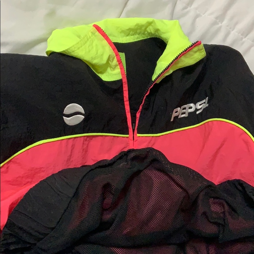 Windbreaker/sweater - Picture 3 of 3